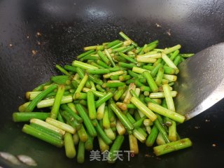 清炒蒜苔步骤4