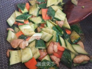 黄瓜胡萝卜片炒肉步骤5