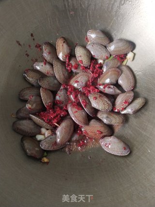红糟炒油蛤步骤6