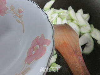 鸡蛋干炒夜开花步骤6
