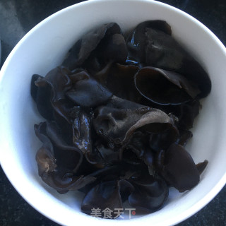 蒜苔炒杏鲍菇步骤1