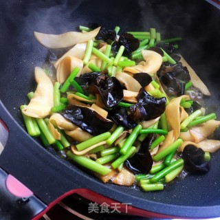 蒜苔炒杏鲍菇步骤9
