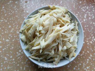 腌菜春笋炒肉丝步骤2 腌菜春笋炒肉丝步骤2