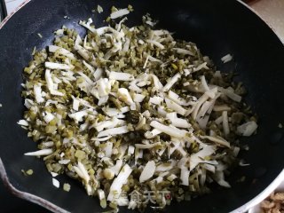 腌菜春笋炒肉丝步骤7 腌菜春笋炒肉丝步骤7
