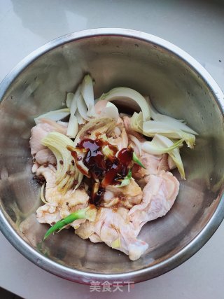 洋葱烧鸡翅根步骤3