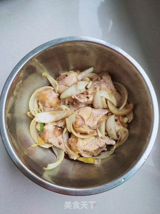 洋葱烧鸡翅根步骤4