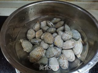 花甲魔芋烧虾尾步骤1 花甲魔芋烧虾尾步骤1
