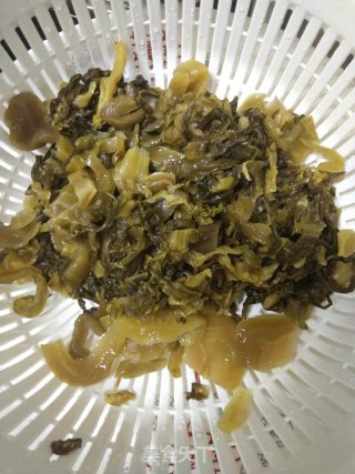 酸菜加黄豆酱的罗飞鱼步骤2 酸菜加黄豆酱的罗飞鱼步骤2