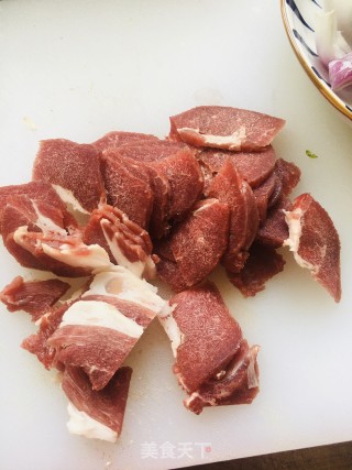 青椒洋葱炒羊肉步骤2
