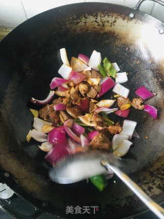 青椒洋葱炒羊肉步骤7