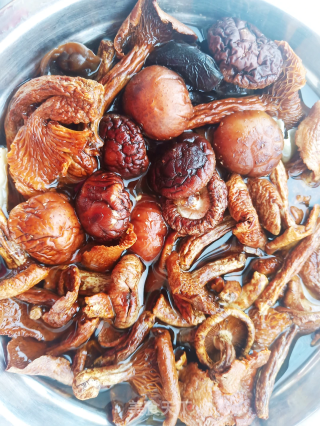红烧鸡肉烩菜步骤1