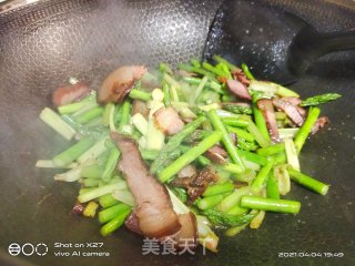芹菜芦笋炒腊肉步骤5 芹菜芦笋炒腊肉步骤5