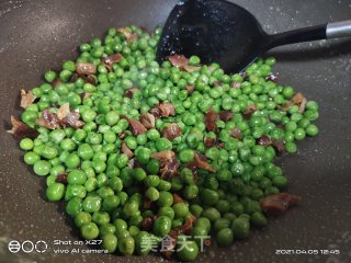 辣鸡炒豌豆步骤3