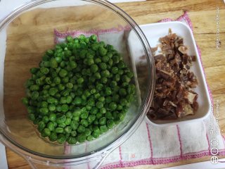 辣鸡炒豌豆步骤1