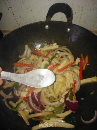 杏鲍菇炒千叶豆腐步骤6