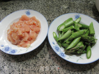 芦笋炒鸡胸肉步骤1