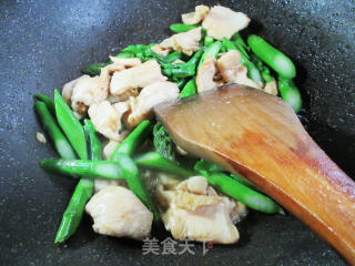 芦笋炒鸡胸肉步骤9