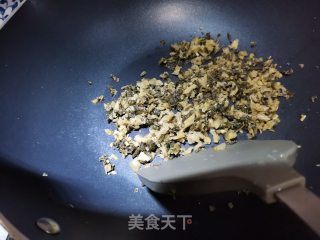 酸菜肉末炒小笋步骤3