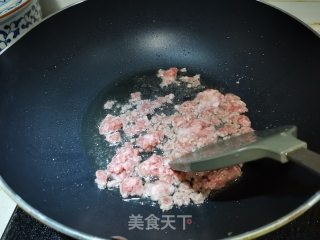 酸菜肉末炒小笋步骤4