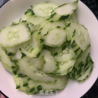 青瓜炒五花肉步骤2