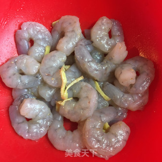 鸡蛋虾仁炒芦笋步骤1