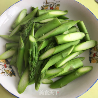鸡蛋虾仁炒芦笋步骤7