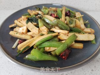 菠菜杆炒豆干步骤4
