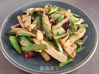 菠菜杆炒豆干步骤5