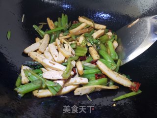 菠菜杆炒豆干步骤3