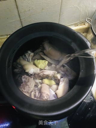 胡萝卜玉米炖土鸡步骤4