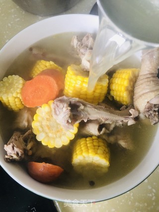 胡萝卜玉米炖土鸡步骤9