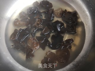 黑木耳炒绿豆芽步骤3