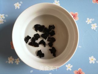 黑木耳炒绿豆芽步骤2