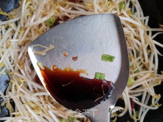 黑木耳炒绿豆芽步骤9