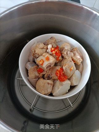 剁椒芋头蒸排骨步骤5