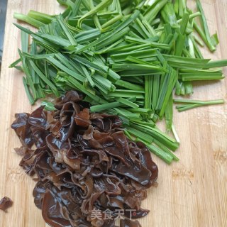 蒜苗炒木耳步骤8