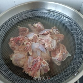 木耳薏米炖鹌鹑步骤4