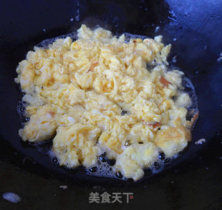 蚝油鸡蛋炒笋片步骤3