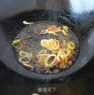 蚝油鸡蛋炒笋片步骤5