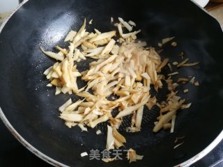 笋丝炒荷兰豆步骤4