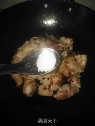 葱油焖鸡步骤7