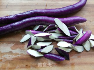 鱼香虾球茄子步骤1