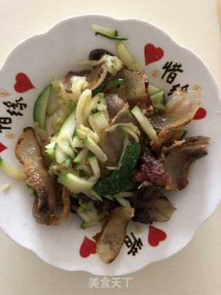 腊肉炒嫩南瓜步骤5