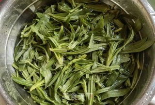 面条菜蒸胡萝卜丝步骤1