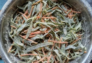 面条菜蒸胡萝卜丝步骤8