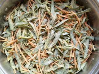 面条菜蒸胡萝卜丝步骤9