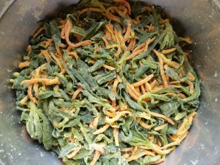面条菜蒸胡萝卜丝步骤12