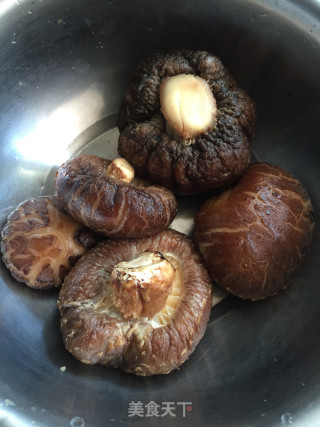 素鲍鱼焖鸡步骤2