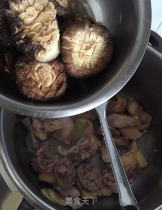 素鲍鱼焖鸡步骤6