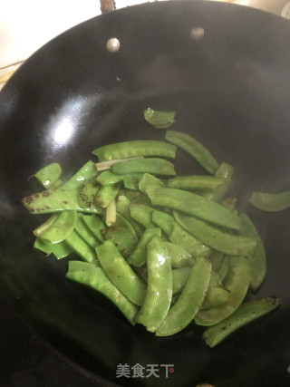 干煸荷兰豆步骤3